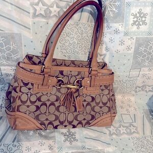 COACH Hampton Purse No. B0771-10507 Tan with fringe & leather tag. Like new